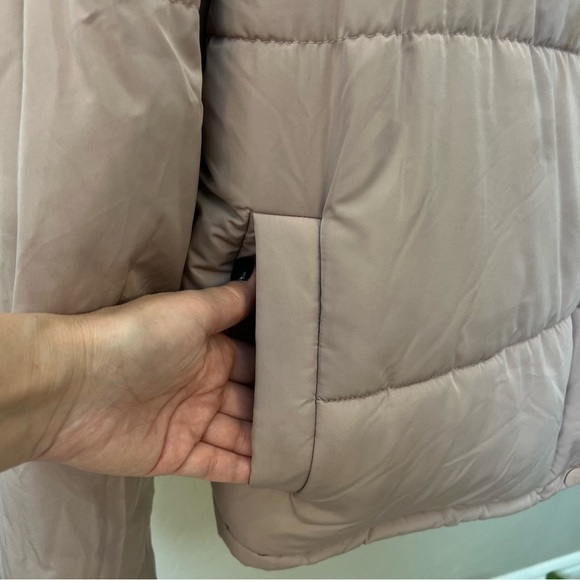 HOT DEAL! BDG sherpa lining puffer jacket, blush pink, cropped, size S - Picture 10 of 17